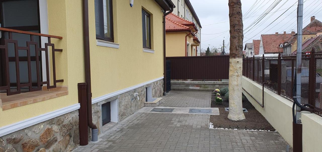 Yellow House Сибиу Экстерьер фото